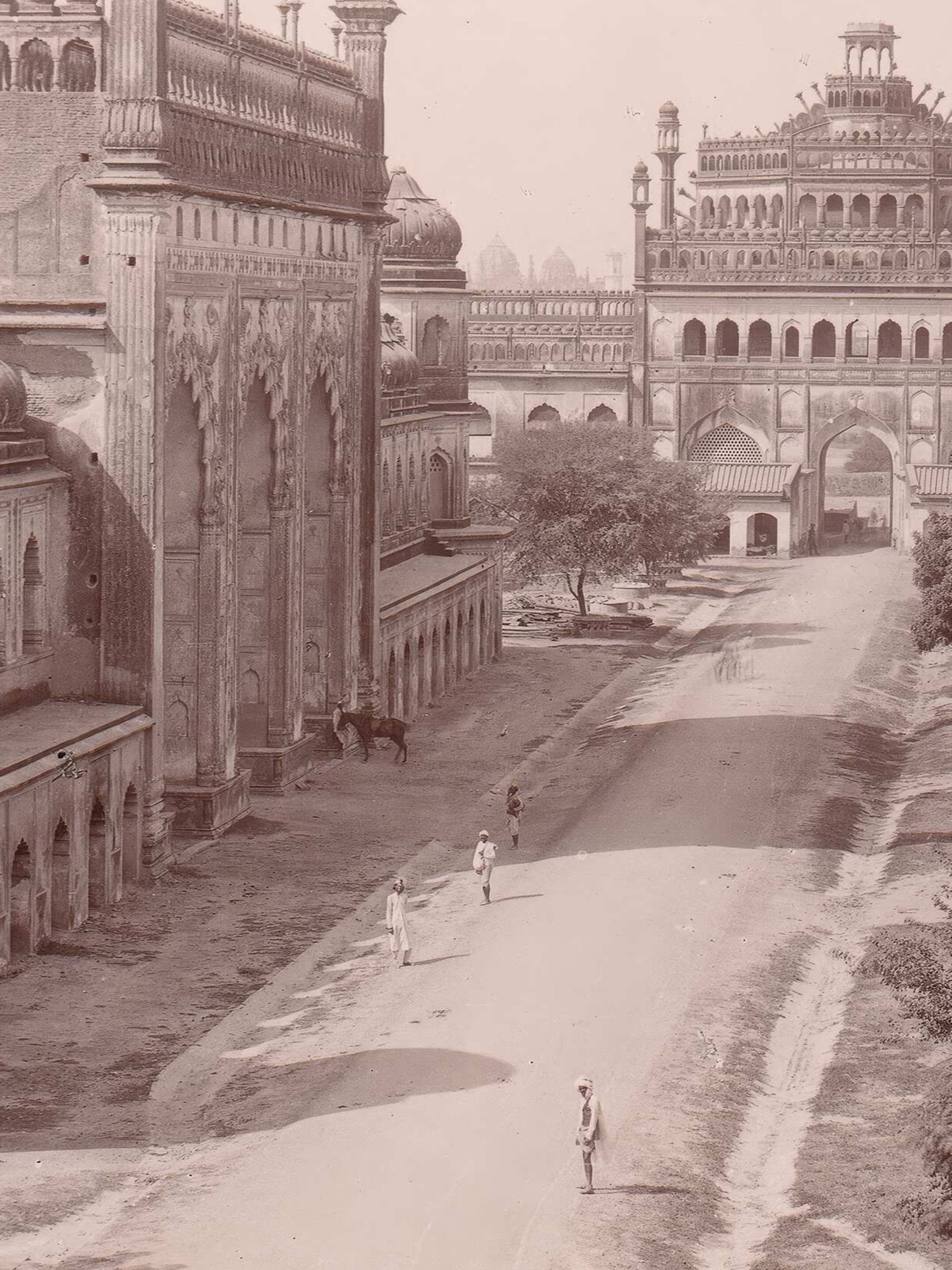 Unknown - Rumi Darwaza and gateway of the Bara Imambara